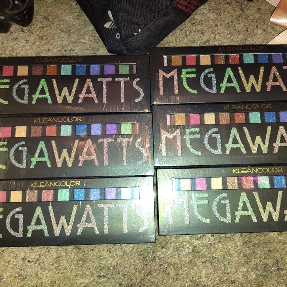 Megawatts eyeshadow - Picture 2 of 4
